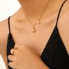 Collar de Perlas con Concha de Acero de Titanio Transfronterizo Europeo y Americano para Mujer con Colgante de Diseño de Diamante y Cadena de Cuero con Costuras de Perlas de Agua Dulce