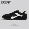 Tênis de Treino Alemão Estilo Retrô Global para Mulheres, Novo para Outono 2026, Sapatos Baixos Color-Blocking Preto e Branco, Tênis Casuais Esportivos de Nicho Tendência