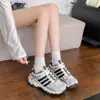 Populares zapatillas de papá para deportes al aire libre, nuevo modelo de verano 2026 para mujer, malla transpirable, versátiles, de suela gruesa, deportivas casuales