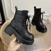 Botas femininas estilo Martin, nova coleção outono/inverno 2026, botas curtas com solas grossas para aumento de altura, efeito emagrecedor, estilo britânico, botas de moto de salto alto