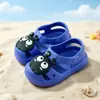 Novos Tamancos Cartoon Fofos para Crianças 2026, Sandálias Unisex de Verão para Exterior com Biqueira Fechada e Olhos Grandes, com Padrões Versáteis