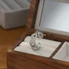 Anillo Abierto Personalizado con Circonita Incrustada Bañado en Oro Real para Mujer, Anillo de Dedo Índice Cruz Geométrico de Diseño de Nicho, Anillo Exquisito