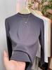 Camiseta Interior de Alto Nivel Gris de Cuello Medio Alto para Mujer, Camiseta de Manga Larga de Invierno Ajustada que se Puede Usar por Fuera, Cálida y Hecha de Terciopelo Alemán