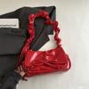 Bolsa de Axila Plissada de Nicho Feminina 2025 Nova Moda Tendência Vermelha Bolsa de Ombro Bolsa de Mão Versátil de Alto Nível