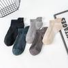 Meias de cor pura novas para primavera, verão e outono meias masculinas para casal simples Negócios Versátil moda tendência meias de algodão Meias invisíveis