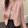 Elegante chaqueta de estilo coreano 2026, rosa suave, inspirada en Chanel para mujer, cuello redondo, corte corto, adecuada para figuras petite, popular entre influencers y perfecta para ir al trabajo