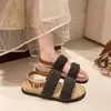 Sandálias abertas estilo francês com solas grossas, chinelos de meia da moda e versáteis, nova coleção de outono 2026, sapatos peludos estilo fada delicados