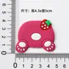 Urso de morango fofo rindo Gato Jingdang Acessórios de joias de borracha macia Capa de celular DIY Buraco para carteira de motorista Patche para sapatos