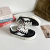 Zapatos blancos para mujer 2024 nuevos zapatos versátiles chic de primavera y otoño zapatillas deportivas versátiles populares casuales para mujer blanco y negro