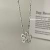 Collar de Plata de Ley S925 con Flor Hueca para Mujer, Diseño de Nicho, Cadena Versátil Dulce de Flor Pequeña para Clavícula