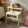 Mesita de noche moderna y minimalista, pequeño armario de almacenamiento para el pie de la cama, nuevo diseño con un toque de lujo y sofisticación, armario de almacenamiento para el dormitorio y estantería