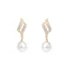 Diseño Elegante Pendientes de Perla 2025 Nueva Moda Lujosos Ligeros Pendientes Elegantes Celebridad de Internet Versátiles Pendientes con Pasador de Plata para Mujer