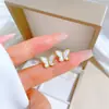 [Acero de titanio de cuerpo entero] Pendientes minimalistas de mariposa de concha, pendientes fríos para hombres y mujeres, pendientes de banquete de temperamento personalizado
