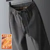 Tela cepillada de alta gamaPantalones casuales gruesos para hombre, otoño e invierno, corte recto, ajuste holgado, cintura elástica, adecuados para padres de mediana edad y mayores