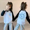 Camiseta de algodón 100% para niñas, con bloques de color, cuello redondo, manga larga, nueva moda de primavera y otoño, top elegante estampado para niñas mayores