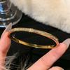 Pulsera de Diamantes Micro-incrustados de Lujo Ligero y Sensación de Alta Gama para Mujer, Pulsera Sencilla de Moda de Acero de Titanio que no se Decolora, para Pareja, Combinable con Todo, Primera Joya