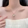 Collar de corazón con borla estilo palacio retro, que irradia una vibra lujosa y moderna, con un diseño único y creativo, convirtiéndolo en un accesorio versátil y exquisito