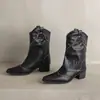 Botas de cowboy ocidentais com saltos grossos, novas botas de cavaleiro com corte em V para mulheres 2026, calças retrô com bico fino e tachas