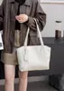 Bolso tote de cuero de grano superior de nicho transfronterizo, bolso de hombro de cuero suave, bolso de axila versátil de gran capacidad para el día a día de moda para el trabajo.