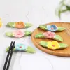 Soporte de Palillos de Cerámica de Flor de Ciruelo de Alta Calidad para Mesa de Comedor en Casa, Reposapalillos de Restaurante, Pequeño Adorno de Flor Estilo Japonés