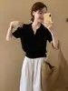Polo gris de hombros rectos estilo coreano para mujer, camiseta de punto de seda helada de manga corta, top de verano corto con cuello camisero para mujeres petite