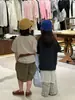 Nova Camisa Infantil de Manga Curta Estilo Coreano Verão 2026 com Gola de Cor Contrastante para Meninos e Meninas