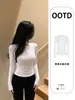 Camiseta feminina branca slim fit de gola redonda e manga longa, estilo coreano outono 2026, peça externa afunilada, top de camada interna