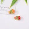 Novas contas espaçadoras estilo chinês antigo de esmalte dourado com flor de pessegueiro, peixinhos e pentagrama. Acessórios de joias DIY estilo chinês tradicional para pulseiras e colares
