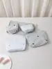 Bolsa de Cosméticos para Niñas Bordada con Lazo Fresca y Artística de Gran Capacidad Bolsa de Almacenamiento para Productos de Cuidado de la Piel Bolso de Mano Portátil