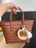 Bolsa Tejida para Vacaciones de Verano en la Playa 2025 Nueva Bolsa de Ratán Bolso Cesta de Verduras Hecho a Mano Bolso Cruzado Casual Retro