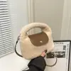 Versión Coreana Bolso Pequeño Cuadrado de Lana de Cordero de Nicho para Mujer Otoño 2025 Nuevo Bolso Cruzado de Hombro Único Casual de Gama Alta
