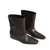 Botas femininas europeias 2026 inverno novo modelo couro legítimo sapatos femininos com aumento interno de altura, botas curtas casuais versáteis, sapatos da moda trendy