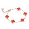 Pulseira de Aço Titânio Estilo Romântico Pastoral Flor de Quatro Pétalas para Mulheres, Luxo Leve, Simples, Única e Elegante com um Design de Nicho Apresentando Elementos de Pétalas