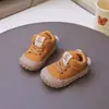 Sapatos de bebê 2026 primavera e outono, sapatos da moda e versáteis para bebês e crianças pequenas, sapatos infantis anti-tombo, desenhos animados, fofos, com sola macia