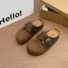 Chinelos mule slip-on Lazy 2026, de sola grossa, que aumentam a altura, chinelos de outono para mulheres, estilosos com fivela de cinto e estampa de leopardo
