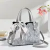 Chegada Nova Primavera 2026 Bolsa de Mão Chic Individualista Design de Nicho Moda Tendência Casual Feminina Texturizada Bolsa de Ombro