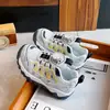 Zapatillas deportivas para niños, zapatos para niños, nueva colección otoño 2026, diseño de hebilla giratoria, parte superior de malla, para niños de talla mediana y grande, zapatillas de correr de suela blanda, estilo "Forrest Gump"