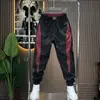 Calça Cropped Slim-Fit de Marca da Moda Primavera e Outono Novas Calças Masculinas Patchwork Vermelhas Casuais Calças Jogger Harem