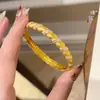 Pulseira de Ouro Banhado com Fecho de Diamante Torcido Escovado de Luxo para Mulheres, Versátil e Empilhável