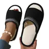 Nuevos zapatos de mujer de encaje de estilo étnico para comercio exterior transfronterizo, moda, medias zapatillas, zapatos de algodón en stock, zapatillas de lino para interiores de otoño e invierno