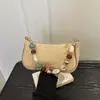 Bolsas Femininas 2026 Novo Estilo Bolsa de Palha Trançada Bolsa de Ombro com Decoração de Corrente Bolsa para Praia Lazer Férias Atacado