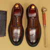 Zapatos de hombre de cuero tipo brogue, estilo británico, adecuados para trajes, bodas, ocasiones de negocios y uso casual, con un diseño que aumenta la altura