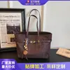 Bolsa de ombro retrô de grande capacidade para mulheres, nova coleção de outono de 2026, bolsa tote simples e estilosa para o dia a dia, bolsa de ombro de alta qualidade