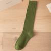 Calcetines de mujer jk en blanco y negro, calcetines ajustados de micropresión de color liso, calcetines sencillos de algodón hasta media pantorrilla, calcetines altos de estilo coreano.
