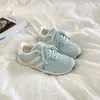 Sapatos Femininos de Primavera e Outono Leves Antiderrapantes Sola Grossa Sapatos Brancos Femininos 2026 Novo Estilo Coreano Tênis Versáteis Casuais para Estudantes