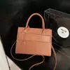 Bolso de Mano de Moda Retro, Bolso de Hombro Elegante y de Aspecto de Alta Calidad para Mujer, Nuevo Modelo Primavera 2026, Bolso Cruzado para Mujer de Color Sólido con Textura