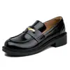 Mocassins de Couro Marrom para Mulheres 2026 Novo Estilo Estilo Britânico Versátil Estilo College Slip-On Salto Bloco Sapatos de Couro para Mulheres