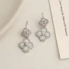 Brincos de Flor Trevo de Quatro Folhas com Pedras Totais Vintage Estilo Francês para Mulheres, Brincos de Luxo Leve Exquisitos com Design Único