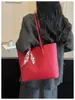 Bolsa Tote Casual Simples Transfronteiriça para o Dia a Dia Grande Capacidade Feminina 2025 Novo Estilo Popular Super Quente Vermelha de Ombro Único/Sob o Braço