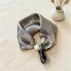 Pañuelo de Seda Pequeño con Estampado de Anacardos Simple para Primavera y Verano, Collar Delgado de Perlas, Bufanda Triangular Magnética, Bufanda Perezosa, Bufanda para Cuello con Colgante
